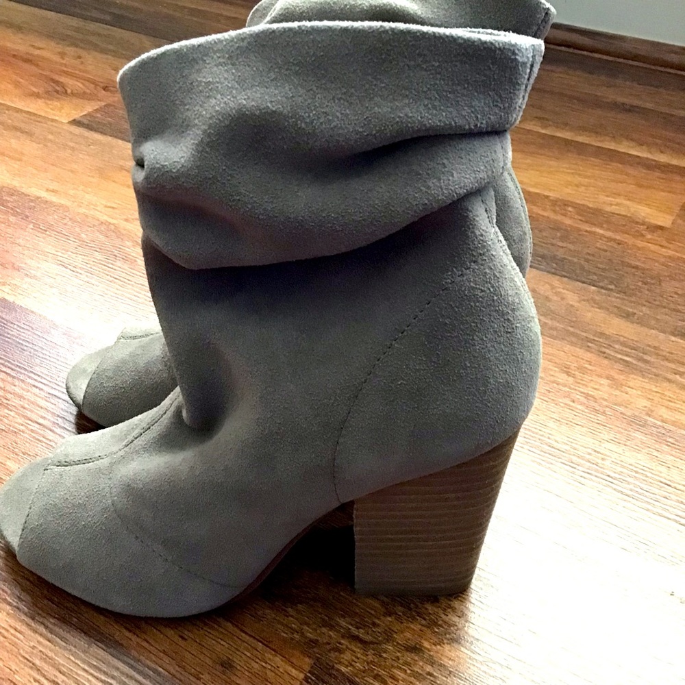 Chinese Laundry Gray Boots